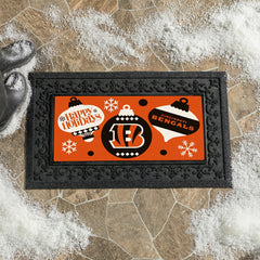 Cincinnati Bengals Holiday Flocked Coir Sassafras Switch Mat, 22"x10"