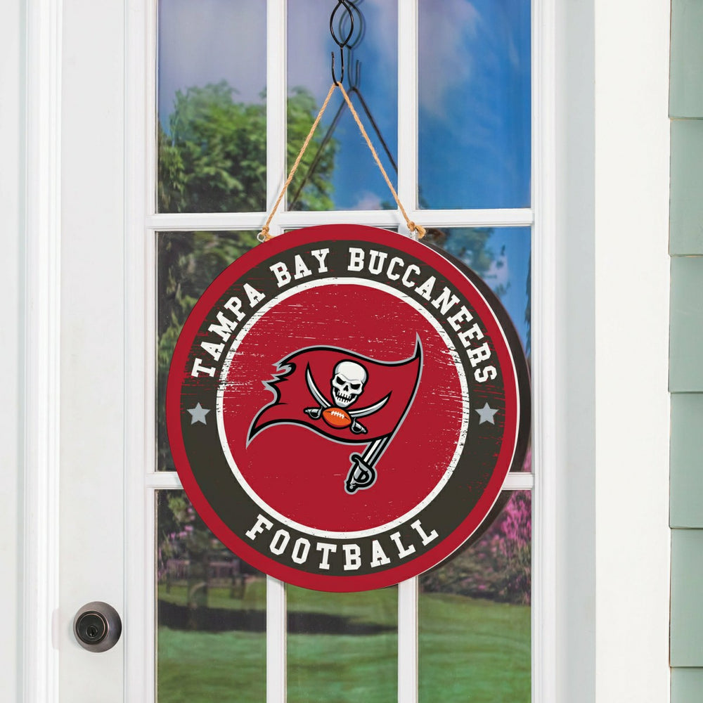 Tampa Bay Buccaneers Round Door Décor with Hanging Rope, 18x18