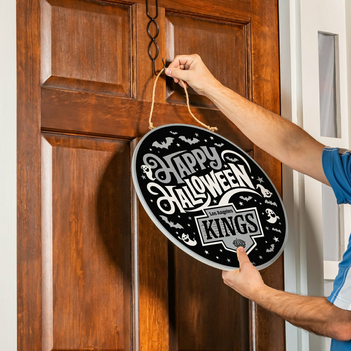 Los Angeles Kings Halloween Round Door Décor with Hanging Rope, 18x18