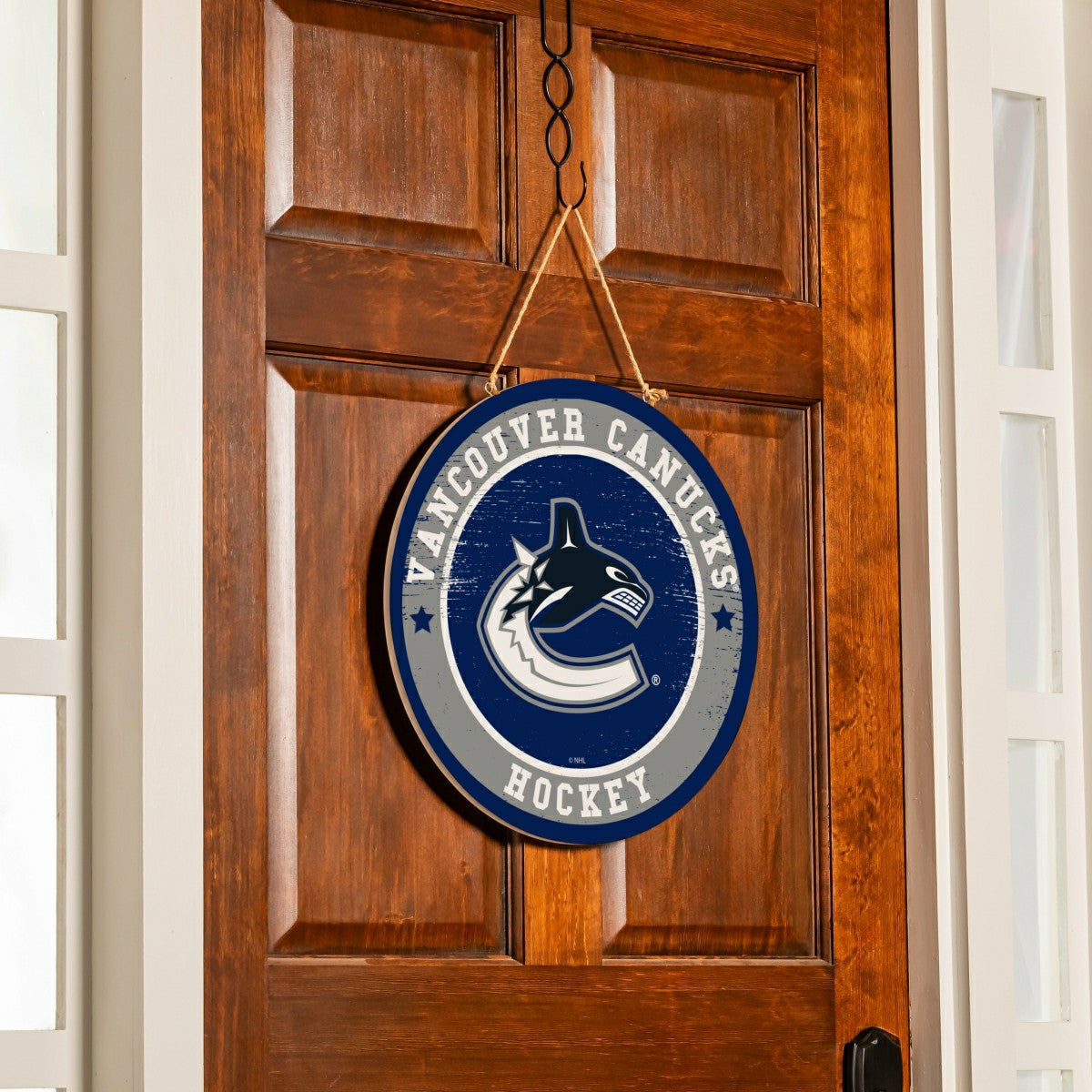 Vancouver Canucks Round Door Décor with Hanging Rope, 18x18
