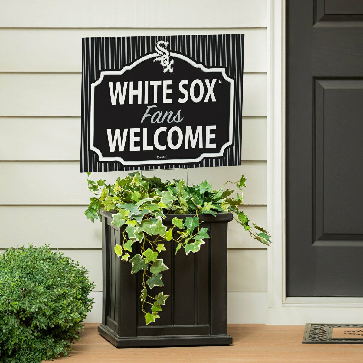 Chicago White Sox Coroplast Yard Sign, "Fans Welcome"