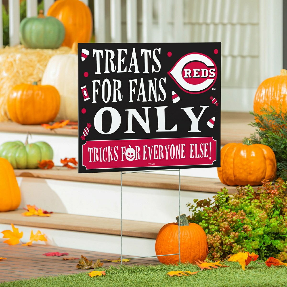 Cincinnati Reds Yard Sign, Halloween Treats for Fans