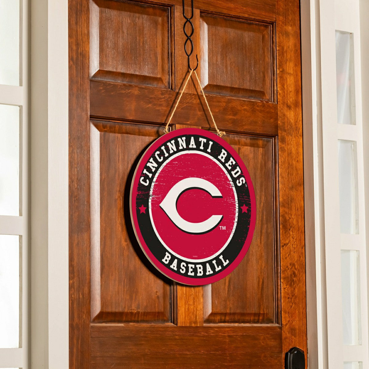Cincinnati Reds Round Door Décor with Hanging Rope, 18x18
