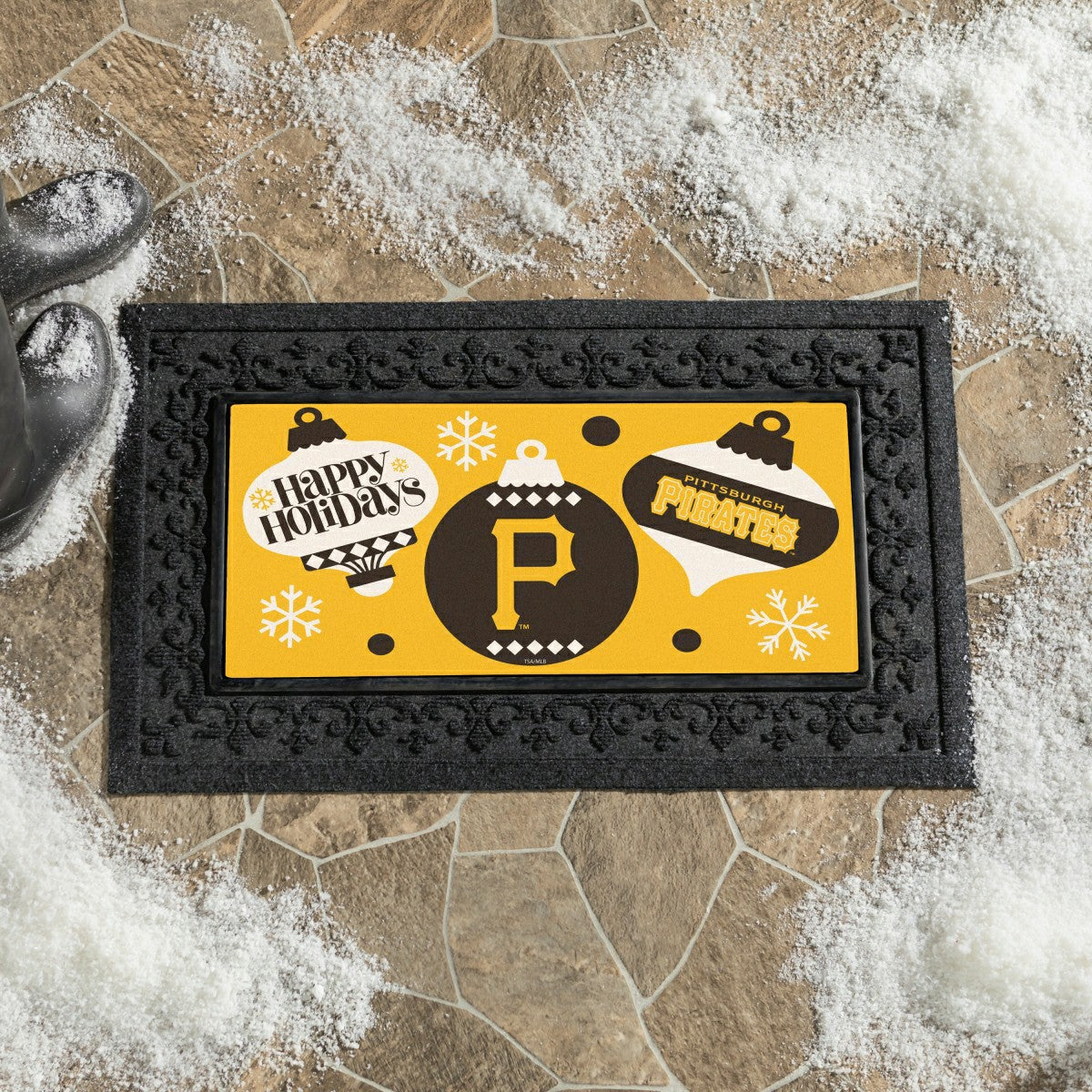 Pittsburgh Pirates Holiday Flocked Coir Sassafras Switch Mat, 22"x10"