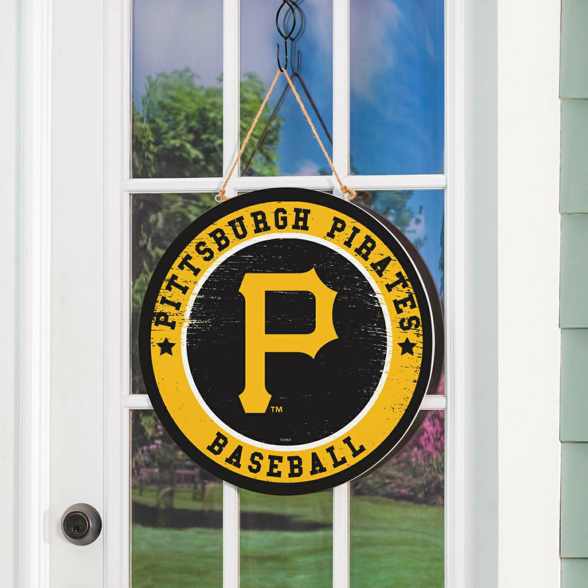 Pittsburgh Pirates Round Door Décor with Hanging Rope, 18x18