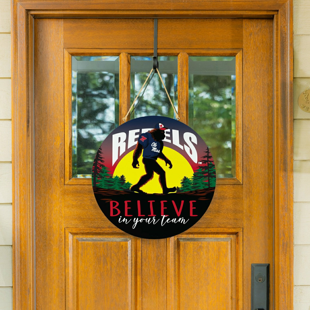 University of Mississippi Bigfoot Round Door Décor with Hanging Rope,