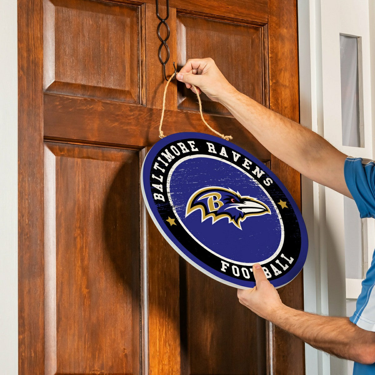Baltimore Ravens Round Door Décor with Hanging Rope, 18x18