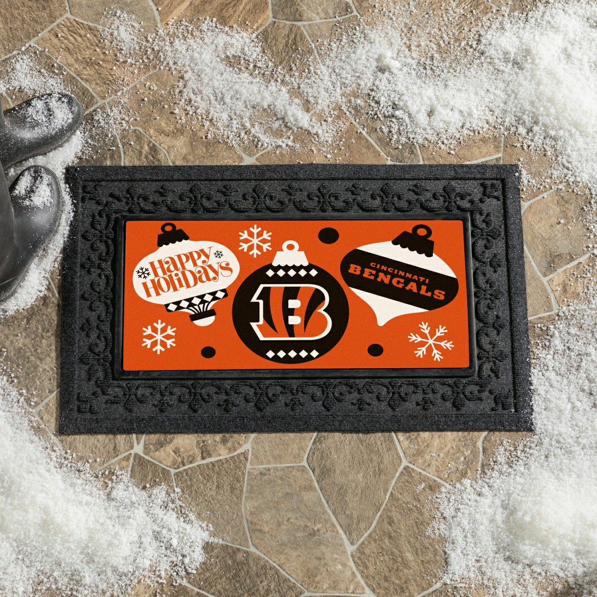 Cincinnati Bengals Holiday Flocked Coir Sassafras Switch Mat, 22"x10"