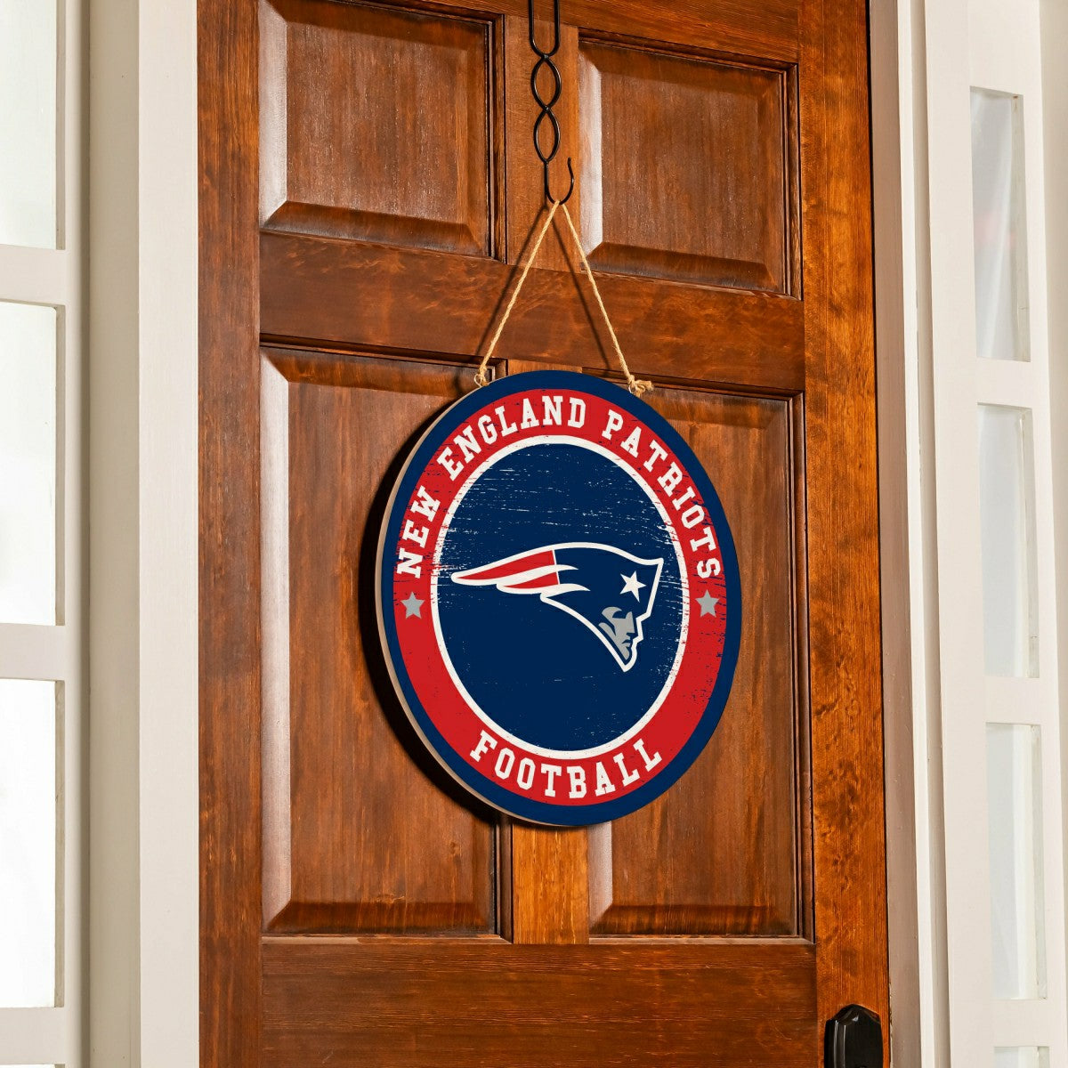 New England Patriots Round Door Décor with Hanging Rope, 18x18