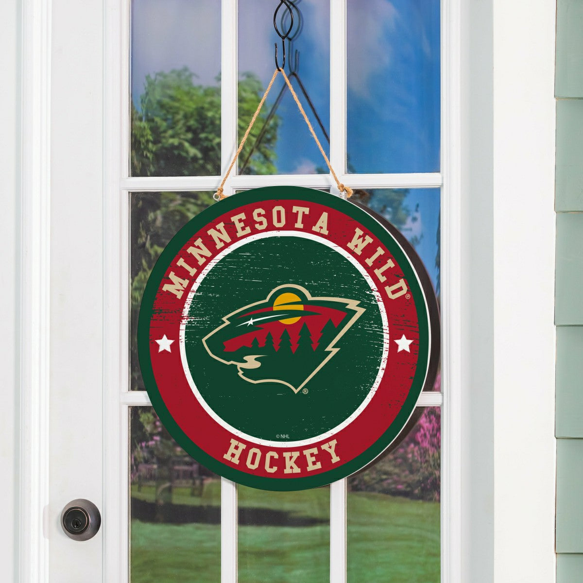 Minnesota Wild Round Door Décor with Hanging Rope, 18x18