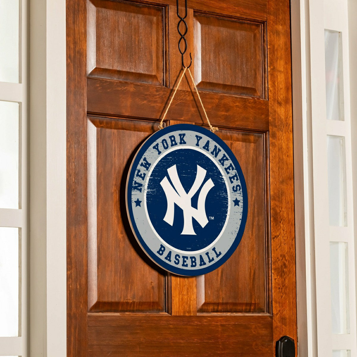 New York Yankees Round Door Décor with Hanging Rope, 18x18