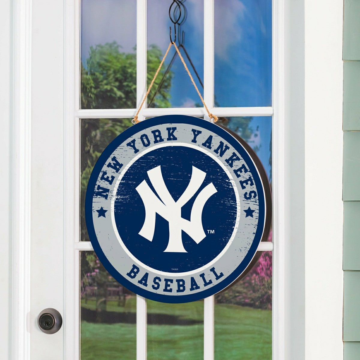 New York Yankees Round Door Décor with Hanging Rope, 18x18