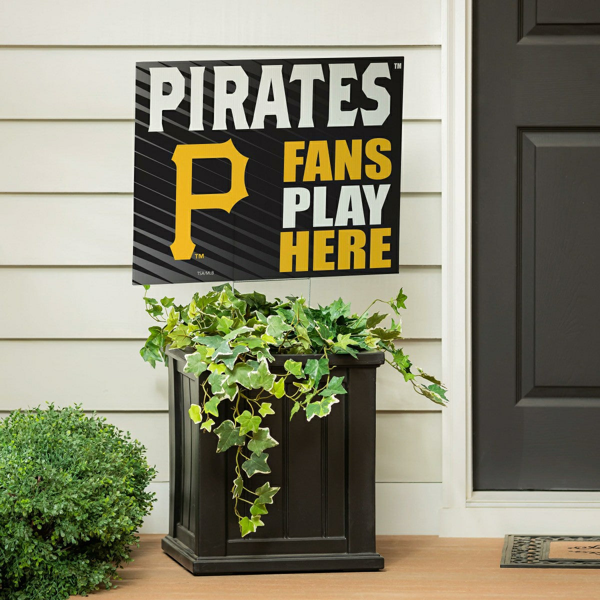 Pittsburgh Pirates Coroplast Yard Sign "Fans Play Here"