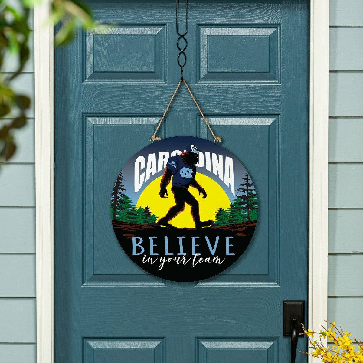 University of North Carolina Bigfoot Round Door Décor with Hanging Rop