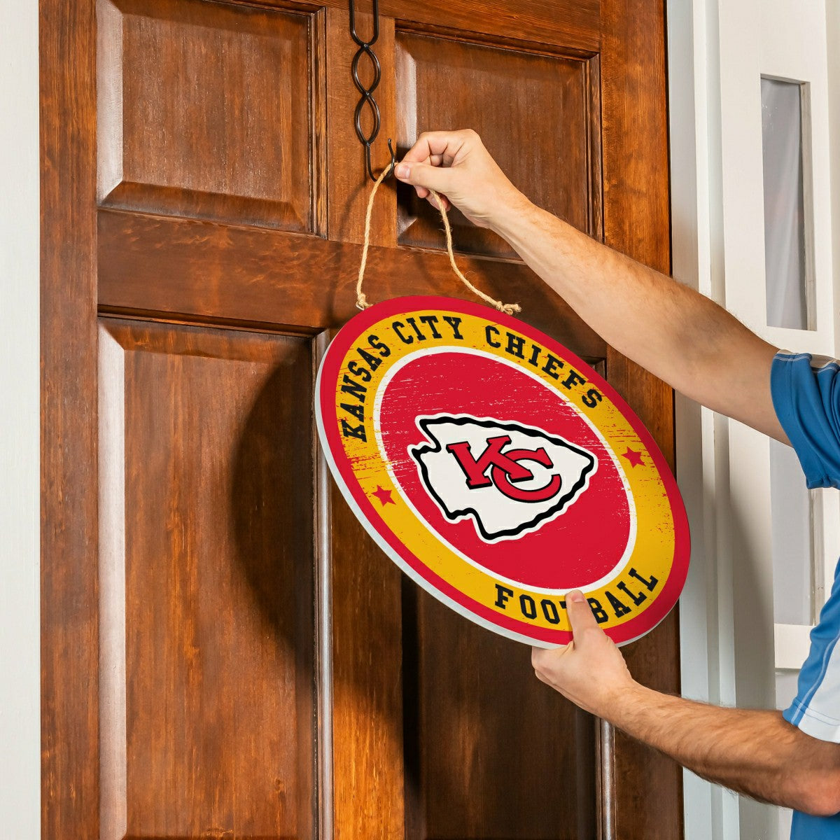 Kansas City Chiefs Round Door Décor with Hanging Rope, 18x18