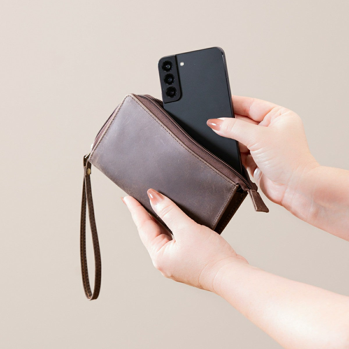 Los Angeles Dodgers Wristlet Wallet Brown